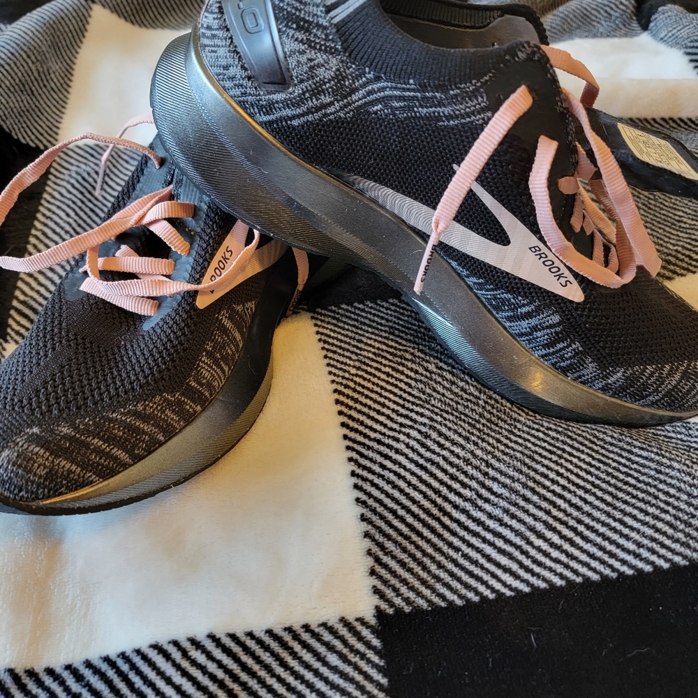 Brooks Levitate running shoes